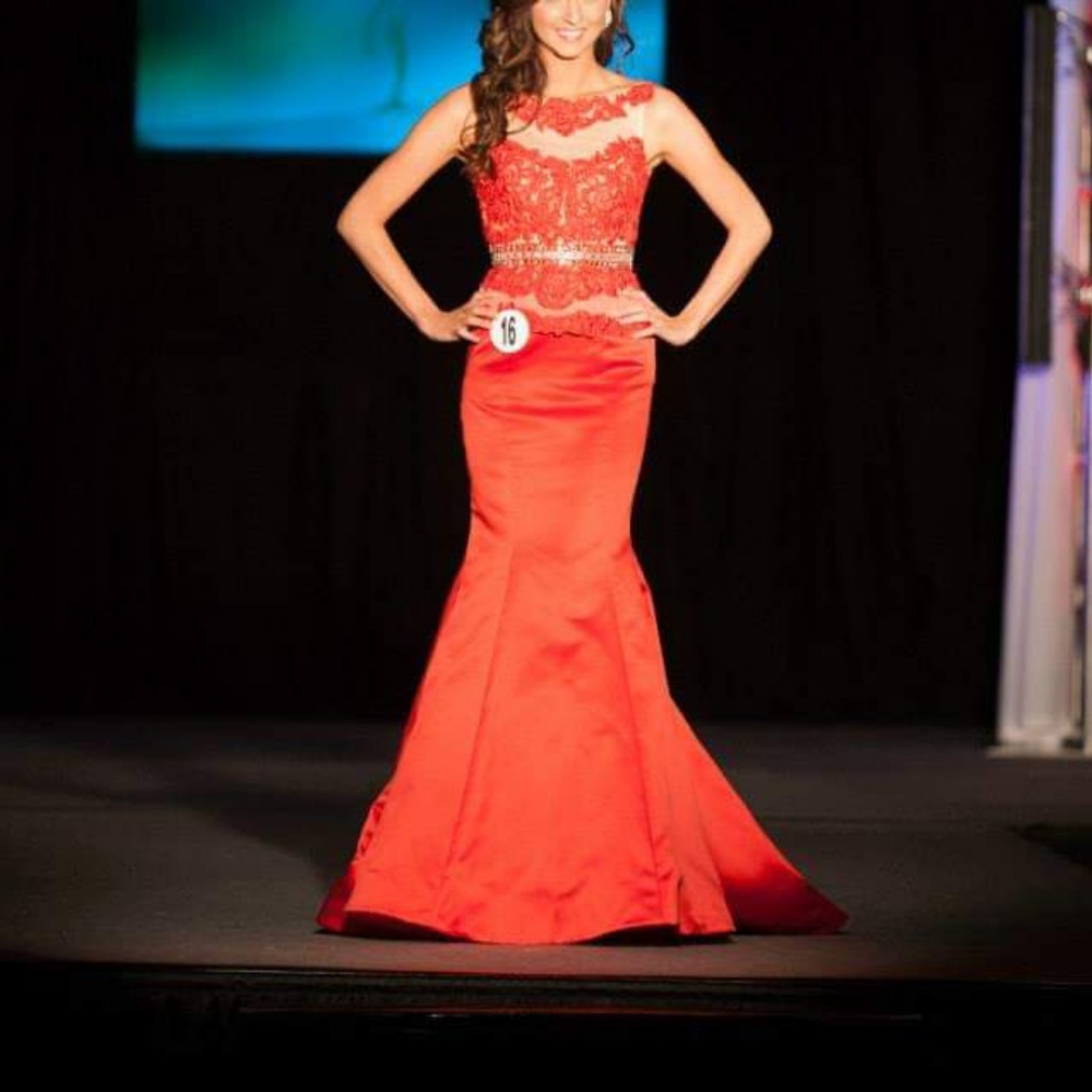 Size 0 Sherri hill